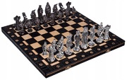 Šachy STREDOVĚKÉ se stříbrnými a černými figurkami